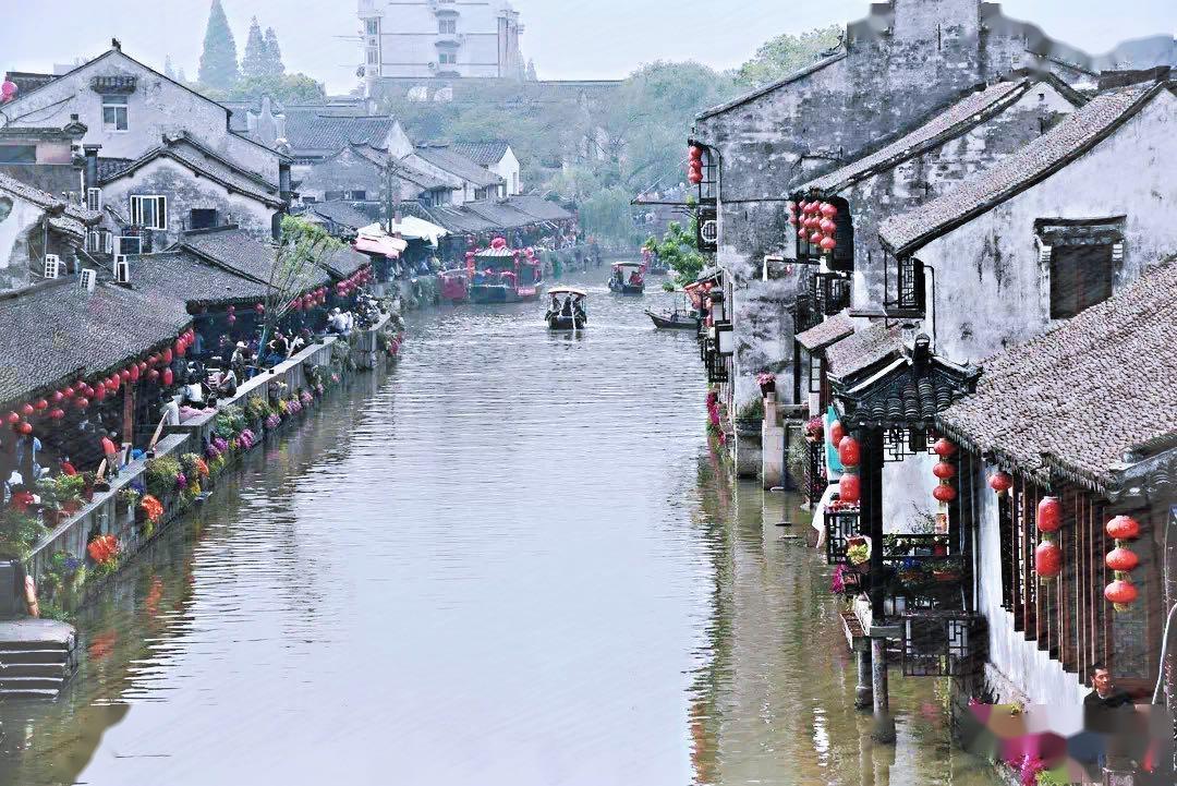2023年轻人羽绒服报告:月薪2万最爱优衣库,买不起加拿大鹅