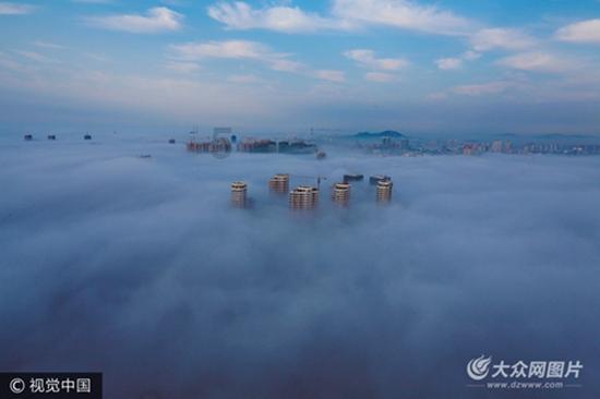 皮肤红红的一片，很痒。游戏画面